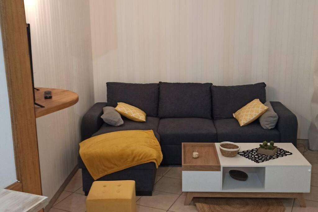 Petite Maison De Bourg Proche A84 Ducey-Les Cheris Bagian luar foto
